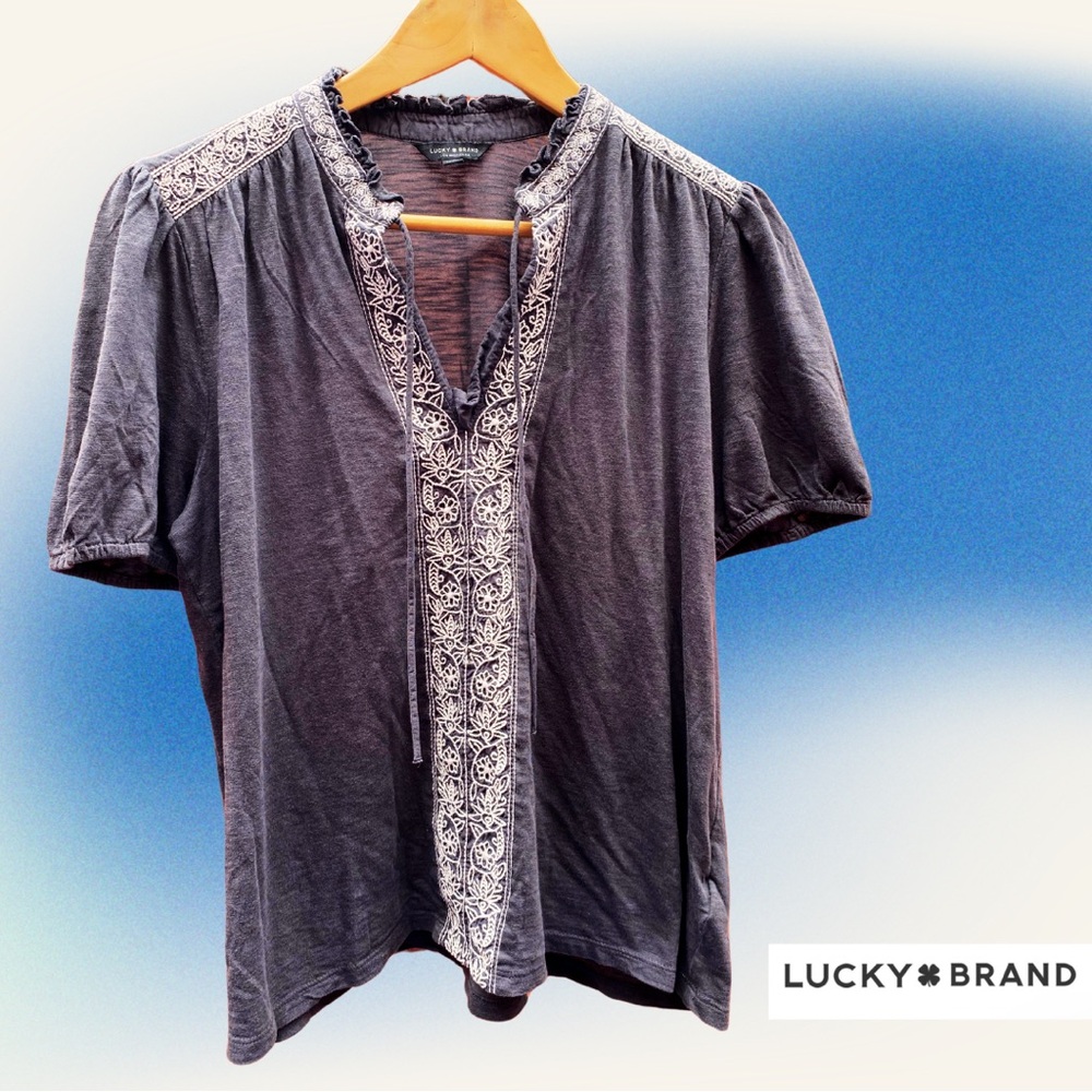 Lucky Brand Heather Gray cotton knit w puff sleeves & white embroidery details